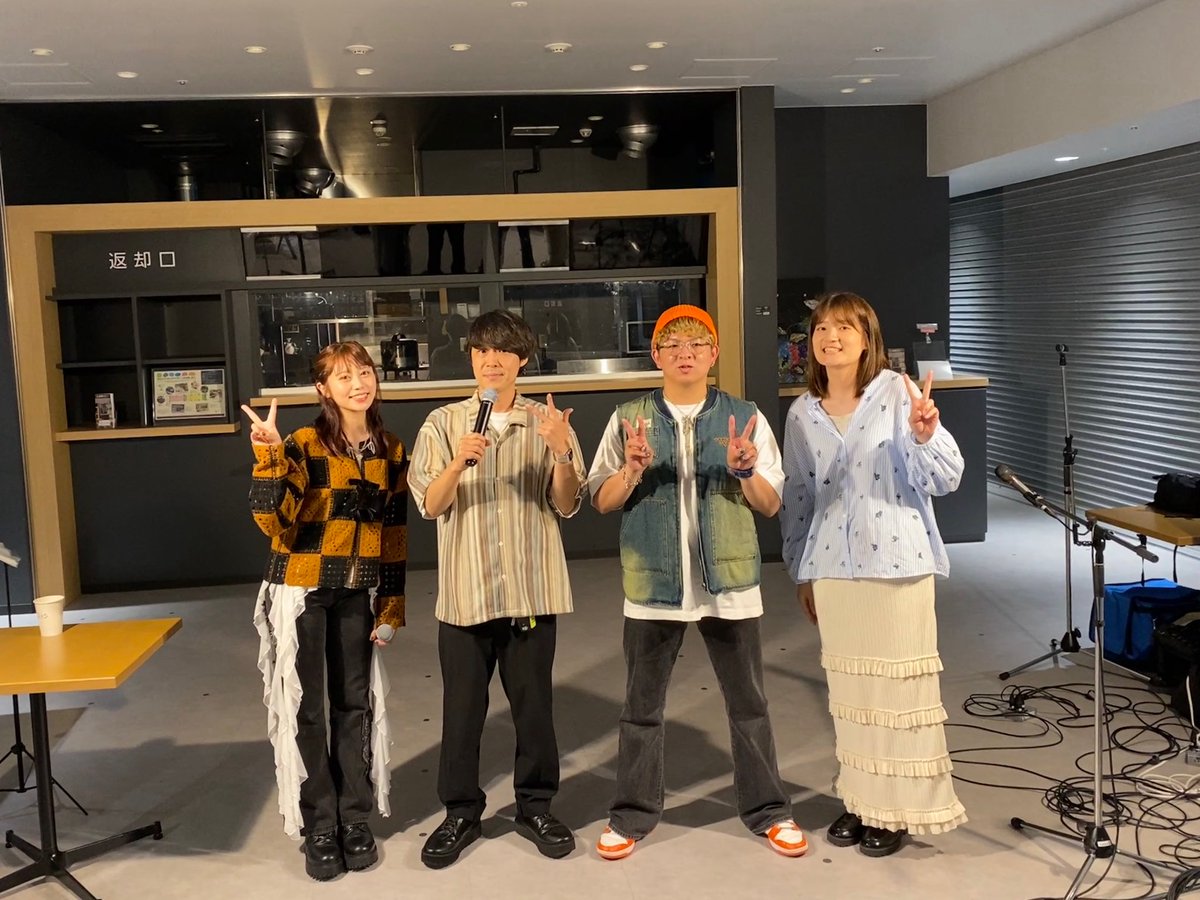 fuko_official's tweet photo. FMはつかいち「楓子のシュワらじ」公開ラジオ収録&amp;ライブ無事に終わりました！放送は7月1日予定です(ت )︎︎✌︎

ゲストのやまもんさんにトークで沢山助けてもらって、ゆーたさんの歌は相変わらず上手すぎるし、香恋は珍しく座って弾き語りでよかった！

来てくださった皆様感謝です😭 https://t.co/CDHyHKPGTH
