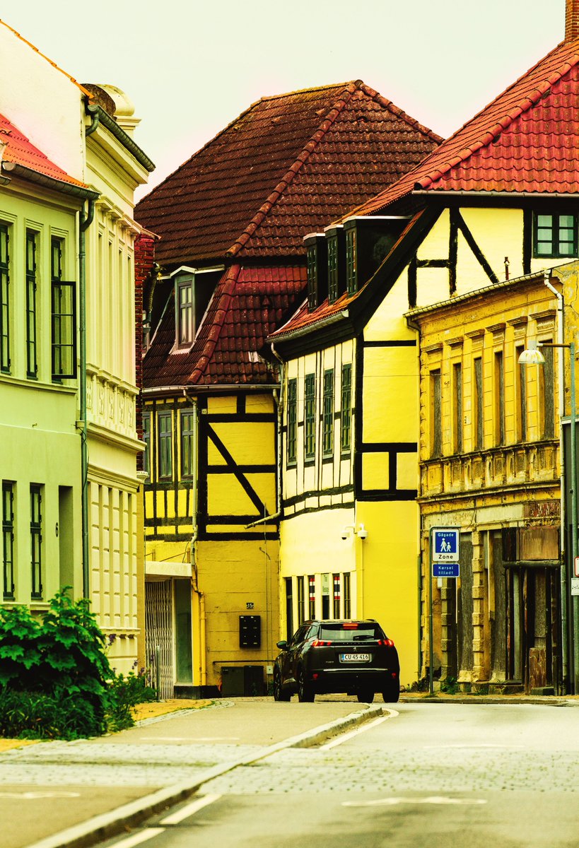 udkantsdroemmer's tweet photo. Charming streets at Nakskov #udkantsdroemmer #denmark #danmark #lolland #nature #natur #countryfile #smalltownlife #nakskov #smallstreets #summertimesaga https://t.co/jgrEvOtehk