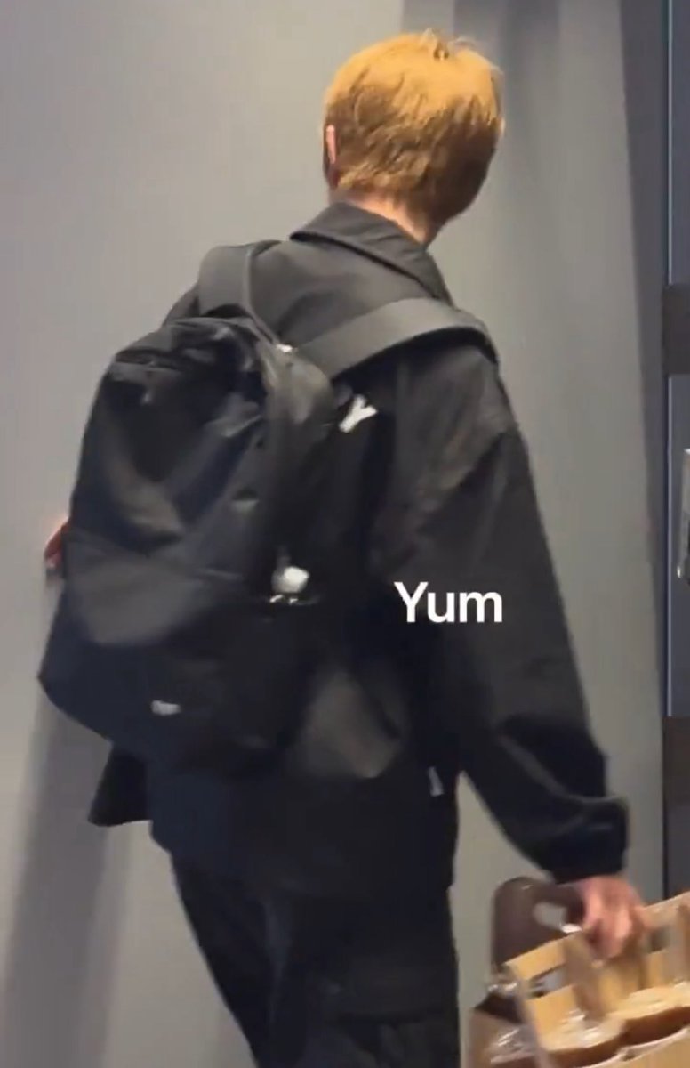 after losing the game, jinki really bough a coffee for his kids😭😂