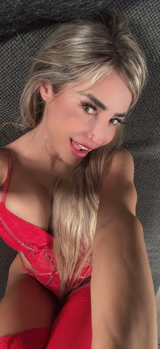 Sandyleincom's tweet photo. Which selfie’s your fave? White or red? Drop it in the comments, baby 😘🫶
Welche Selfie ist Dein Favorit?
Weiß oder Rot? Schreib‘s in die Kommentare 🫶🥰
#selfielovers #hotgirlsummer #redvswhite #whichonewouldyoupick #lingeriequeen #sundayfunday #dailytease #fyp #ootd #picoftheday