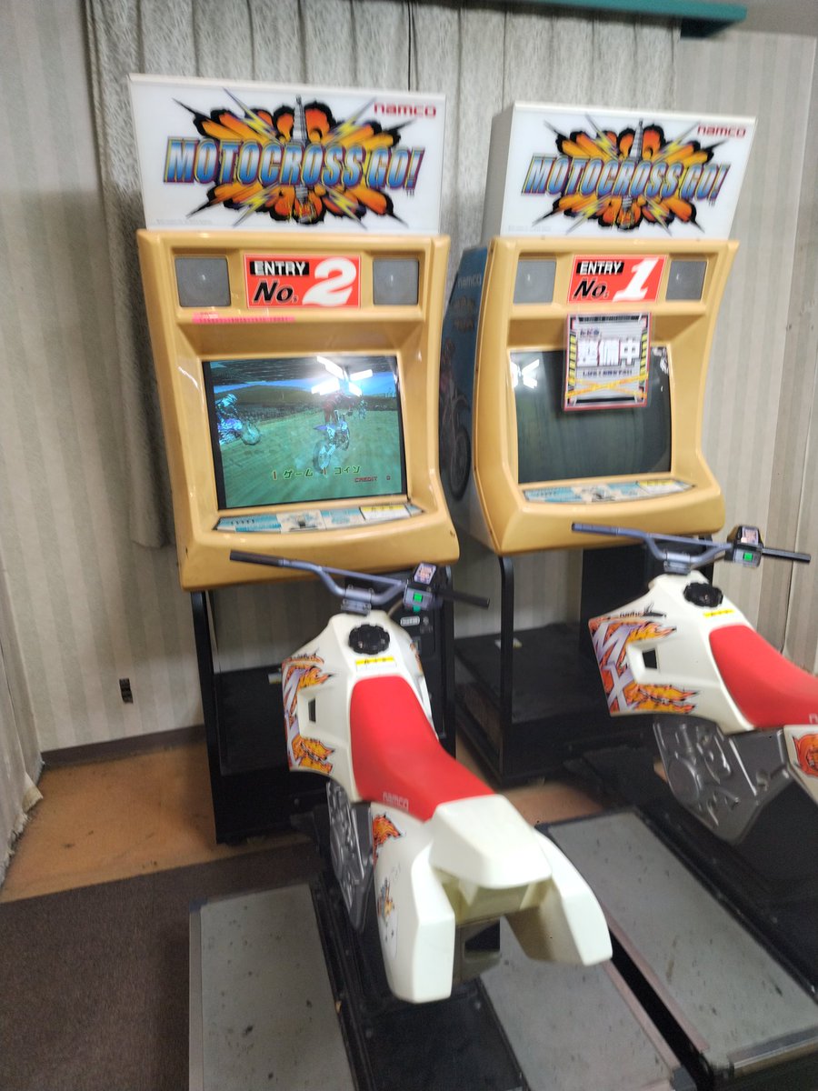 Hisui_Metalhawk's tweet image. 友達と温泉来たらタイムクライシスとかあってビックリw
モトクロスゴーって筐体は初めて見たなぁ…というか知らないゲームだった(｀・д・´)

#アーケードゲーム