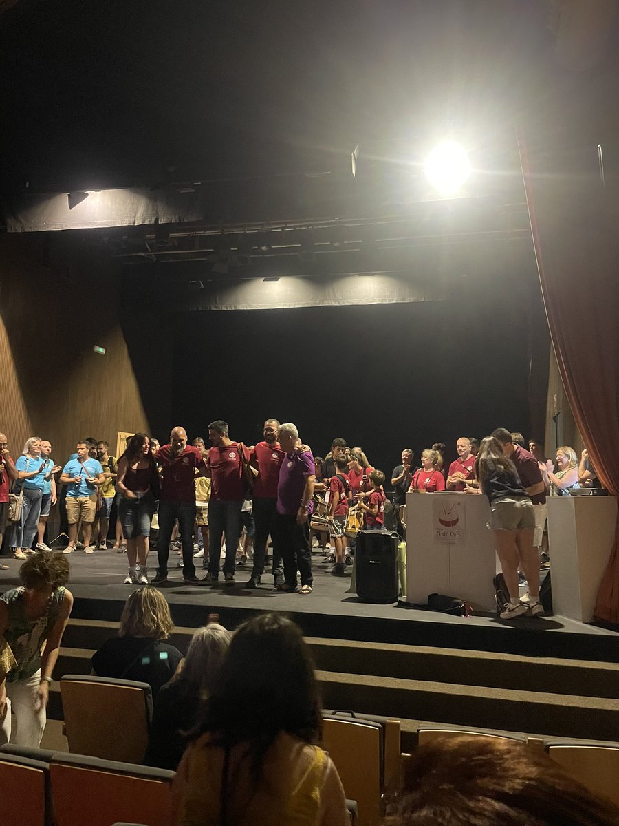 mccmont's tweet photo. L’escola de l’associació @DolTabFoios va celebrar ahir la festa de Fi de curs. Ens va oferir un concert preciós on demostraren el bon fer dels diversos conjunts i comprovarem q l’escola creix sense parar. Gràcies al professorat i a l’associació @AFoios https://t.co/pPC1fNPxrb