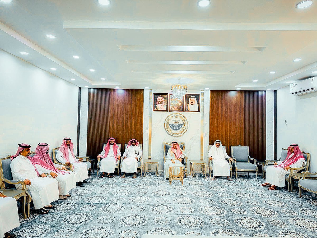 alhjrah2030's tweet photo. بحضور سعادة محافظ الحجرة أ. بندر بن سويلم العضيله ومشاركة الشيخ الدكتور أحمد بن سعد الطيار ، أقامت محافظة الحجرة حفل معايدة لمنسوبيها بمناسبة #عيد_الأضحى_المبارك بمقر المحافظة ،حيث هنئ سعادته فريق العمل بالعيد،  سائلاً الله أن يعيده على هذه البلاد أعواماً عديدة وأزمنة مديدة. https://t.co/Kh1dsXsgAe