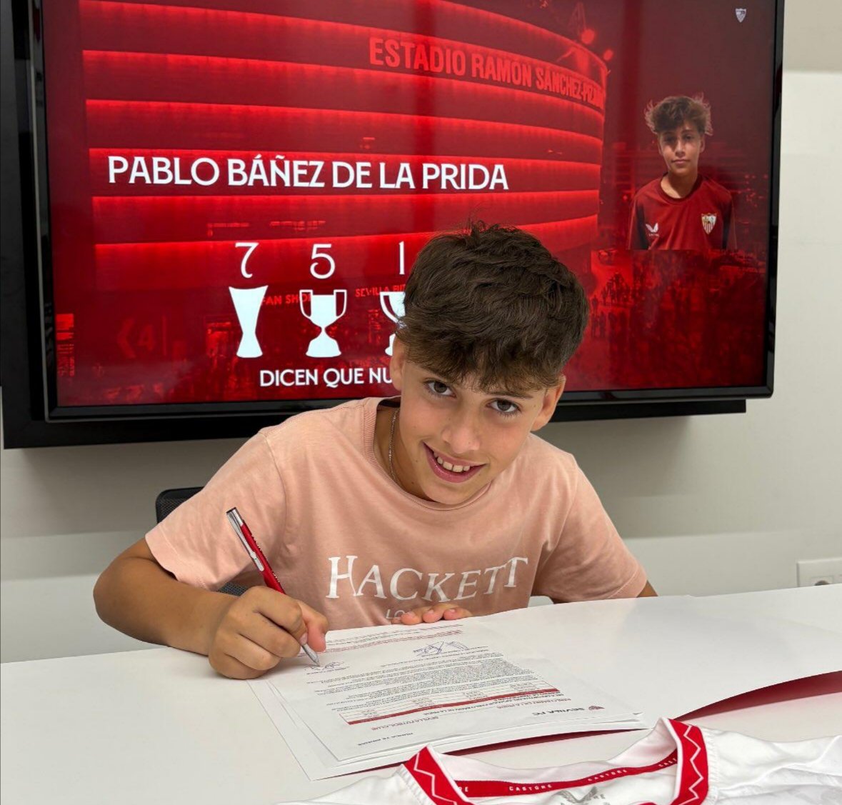 ✅ ¡PABLO BAÑEZ DE LA PRIDA RENUEVA CON EL SEVILLA! ✅

🤝 Esta temporada ha jugado 24 partidos con nuestro Infantil B, 20 de ellos saliendo de titular. Ha dado 2 asistencias.

✍️ Tras toda una vida en nuestro club formará parte de nuestro Infantil A la temporada que viene.