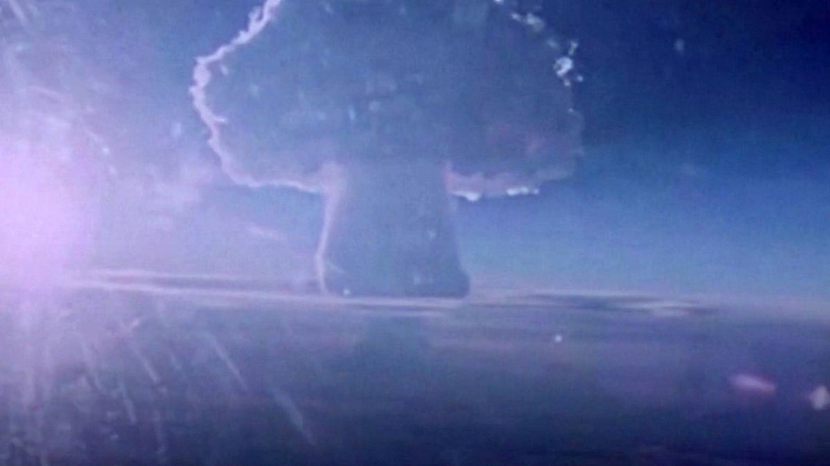 YourmediaAgency's tweet photo. #Israel #AtomicWar Teheran erwägt den Austritt aus dem AtomwaffenSperrvertrag/Nuklearer Nichtverbreitungsvertrag NVV von 1968 (BRICSNews). Das ist die Antwort auf weitere Drohungen aus TelAviv, den Iran zu vernichten. Es senkt die Hemmschwelle, derartige Bomben/Raketen einzusetzen. Es ist aber auch ein Druckmittel auf die internationale Gemeinschaft, Netanyahu von AtomDrohungen abzubringen.