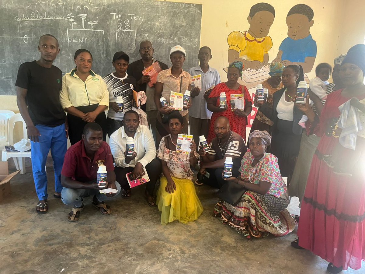 biofarm_UG's tweet photo. On ground in Kyanamukaka, Kamuzinda – Masaka 📍

Sharing Biofarm knowledge and organic solutions with local farmers 🌱

#Biofarm #UnodeAgro #2025Projects #SmartFarming #FarmerEducation #UgandaFarms https://t.co/F272MiUtcz