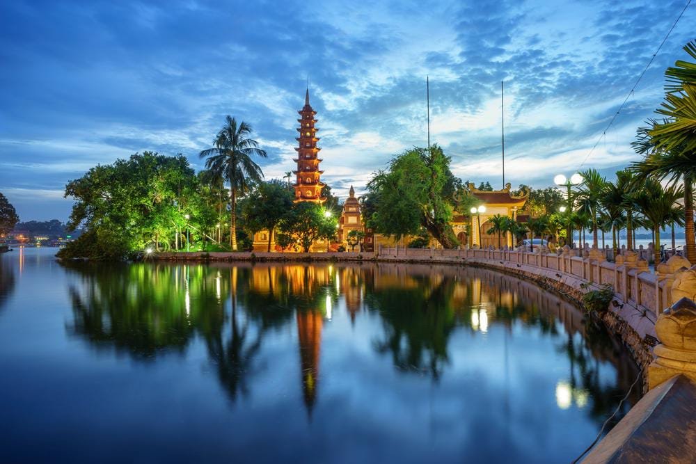 anywhereedoor's tweet photo. Serenity in every sunset, culture in every corner — that’s Hanoi 💛🇻🇳
📍 Location: Hanoi, Vietnam 🇻🇳
📸 Credits: MakeMyTrip
#HelloHanoi #VietnamVibes #HanoiDiaries #PagodaPeace #CultureJourney #WanderThroughTime #AsiaUnveiled https://t.co/0VRdjqIgG4