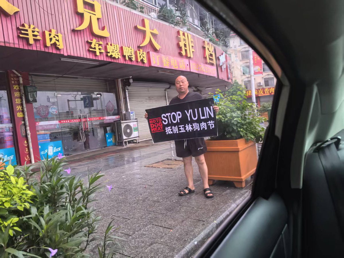 In Yulin you are followed everywhere but here you see ‘the Judge’ take a stand against cruelty outside a dog meat restaurant #NoActionTooSmall