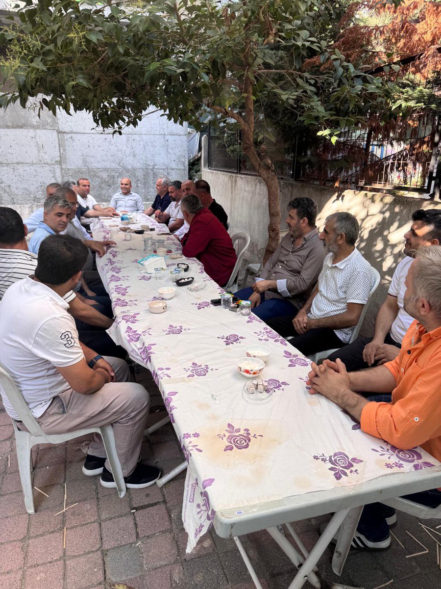 📍Kartaltepe Mahallesi 

Kartaltepe mahallesi teşkilatımızdan Ömer Koç kardeşimizin Dedesi Siirt’li komşumuz Merhum Salih Koç’un taziyesi.

Merhuma Allah’tan rahmet; ailesine ve sevenlerine sabır ve başsağlığı diliyorum.

Rabbim mekânını cennet, makamını âli eylesin.