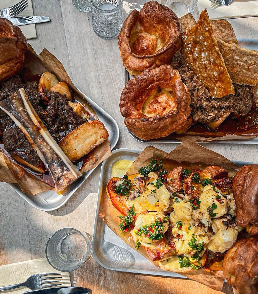 Sundays done right 🔥🍽️

Sharing roasts that mean serious business – crispy Yorkies, melt-in-your-mouth beef, cheesy roasties, and that golden crackling 🤤

Get your pals and bring your appetite. This isn’t just a roast, it’s a feast.

 #sundaybest #tootingroasts