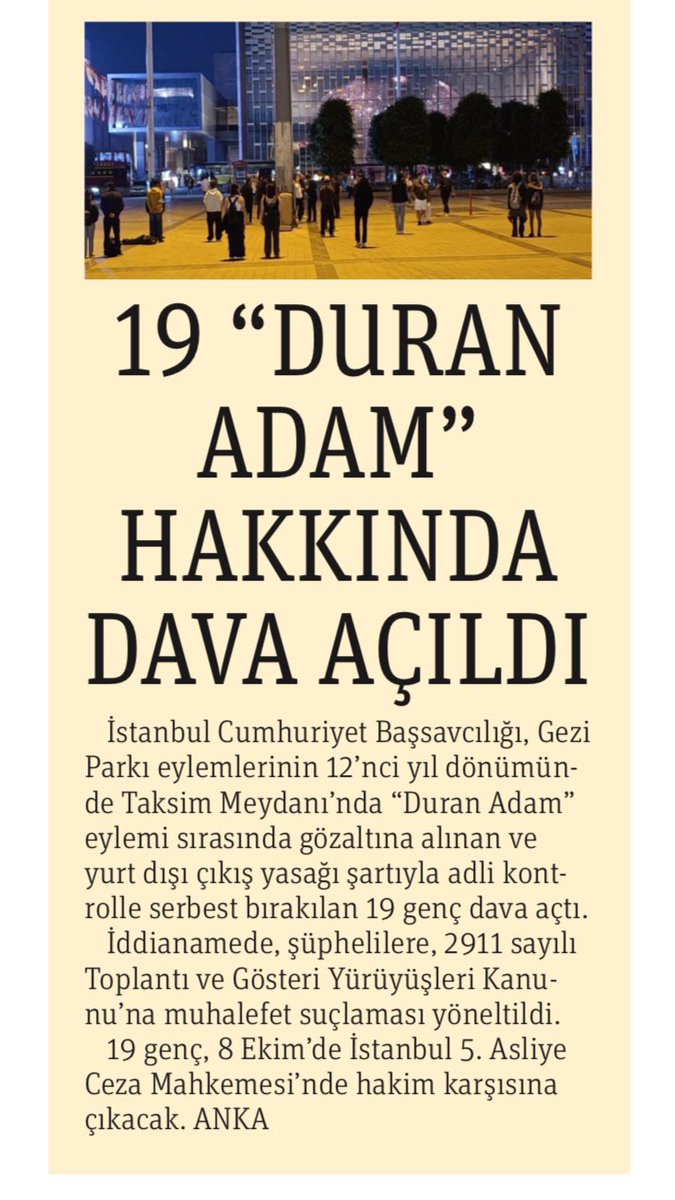 KORKUYORLAR!
Durandan,
Konuşandan,
Yürüyenden,
Sorandan,
HALKTAN korkuyorlar.

BİLİYORLAR;
Bir gedik açılırsa,
tek bir gedik açılırsa,
bütün düzenleri birden çökecek, bütün otoriter rejimlerin başına gelen onların da başına gelecek, DEVRAN DÖNECEK.