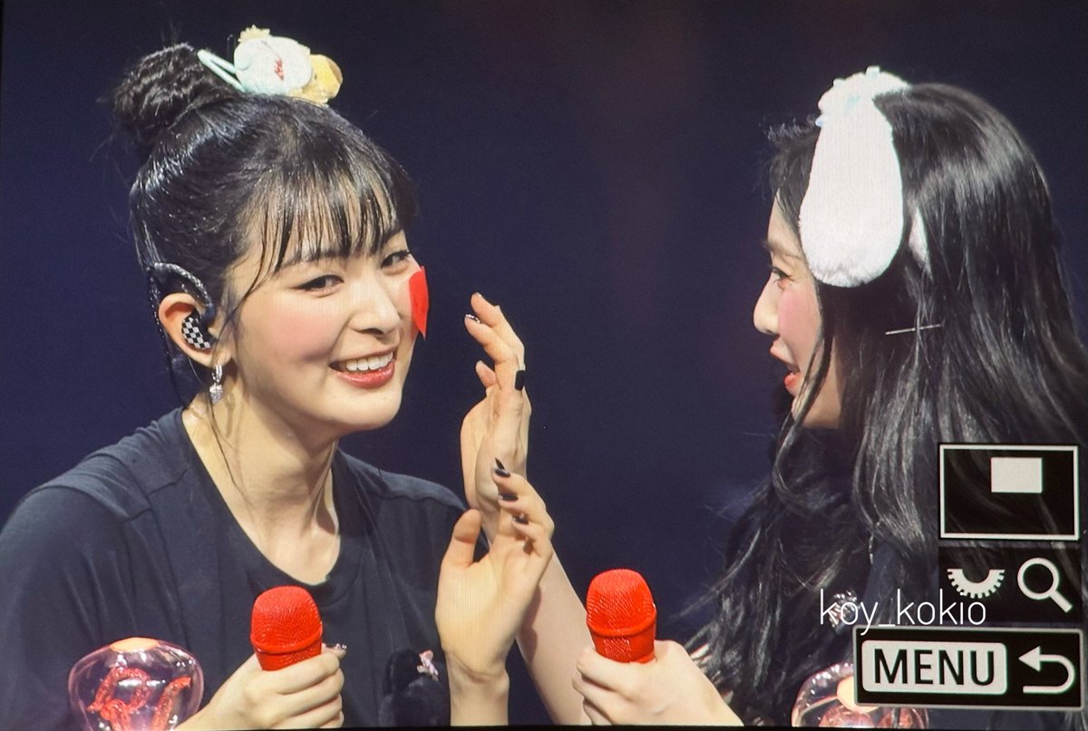 250615 Irene &amp; Seulgi - Balance day 2
 ❤️🤏🏻🧡🩷

#ASeulBalanceinSeoulDay2
#슬기 #SEULGI #레드벨벳 #RedVelvet #Irene #아이린