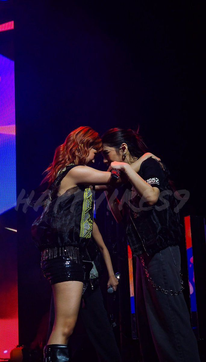 mikhaloigallery's tweet image. MAMA ANO 'TO?!?!?!?