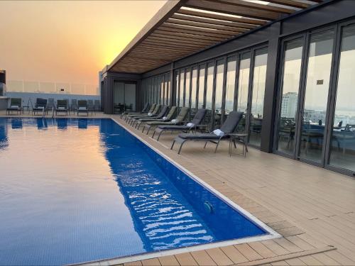 K108HotelDoha's tweet photo. 📷 Stay Cool at K108 HOTEL 📷
☀️ Soak up the sun &amp; beat the heat at our rooftop pool with stunning city views
Perfect for family fun or a relaxing escape 🏊‍♀️🌇
📶 Free Wi-Fi 👨‍👩‍👧‍👦 Family-Friendly
📅 Book Your Summer Getaway Now!
📞 +974-44333033
📱 WhatsApp: https://t.co/uGE6Qa9mbe https://t.co/6xXxlX5p9A