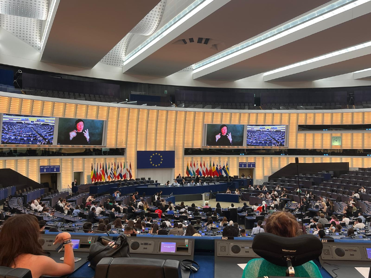 👉El 50,1% de las personas jóvenes ha sufrido discursos de odio en el último año

Lo que pasa en la red, no se queda sólo ahí, les marca en su día a día y para siempre.

Por eso, desde la Oficina del Parlamento Europeo en España y Fad Juventud lanzamos la iniciativa