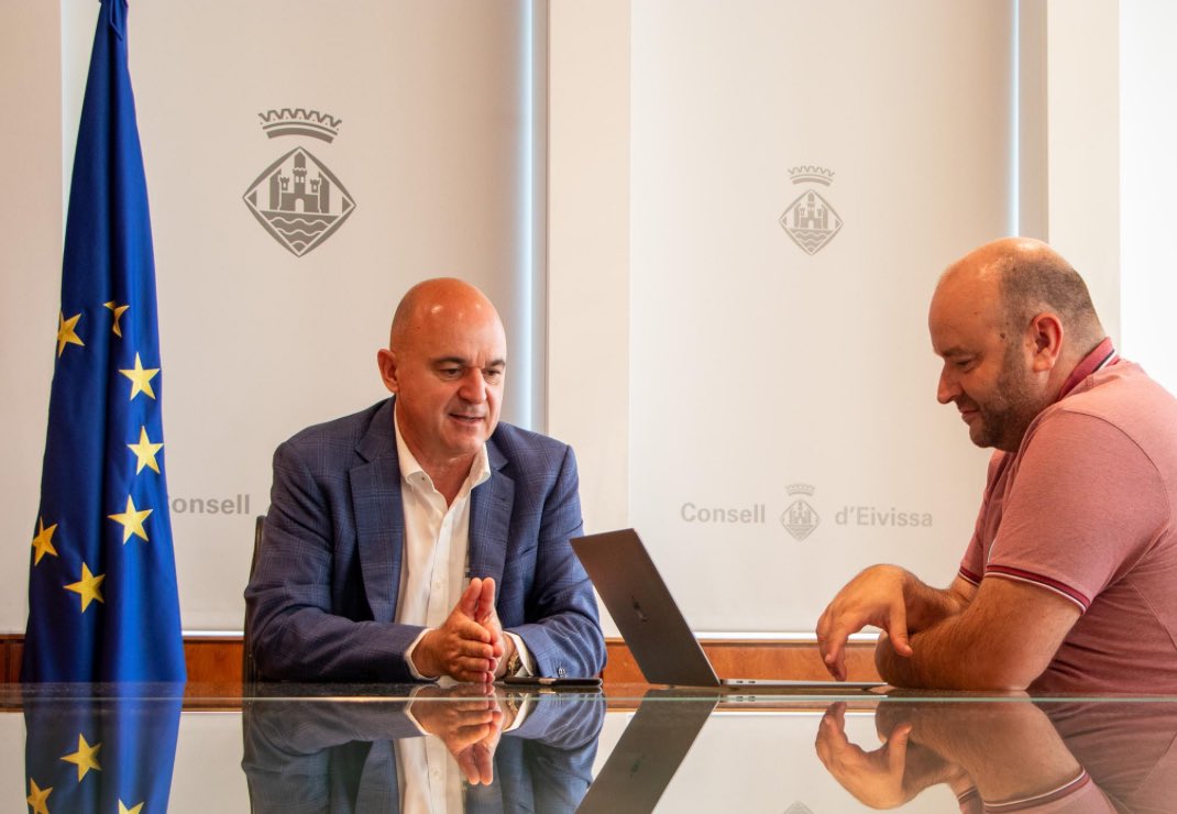 PP Eivissa (@ppeivissa) on Twitter photo 🔹 <a href="/vmaritorres/">Vicente Marí Torres</a> sobre la limitación de vehículos:
“Creo que se ha hecho un trabajo complejo, que era iniciar su aplicación en un tiempo récord.
La ley era necesaria porque estábamos creciendo en llegadas de vehículos inasumible y los resultados se verán, no tengo ninguna duda” 🔹 <a href="/vmaritorres/">Vicente Marí Torres</a> sobre la limitación de vehículos:
“Creo que se ha hecho un trabajo complejo, que era iniciar su aplicación en un tiempo récord.
La ley era necesaria porque estábamos creciendo en llegadas de vehículos inasumible y los resultados se verán, no tengo ninguna duda”