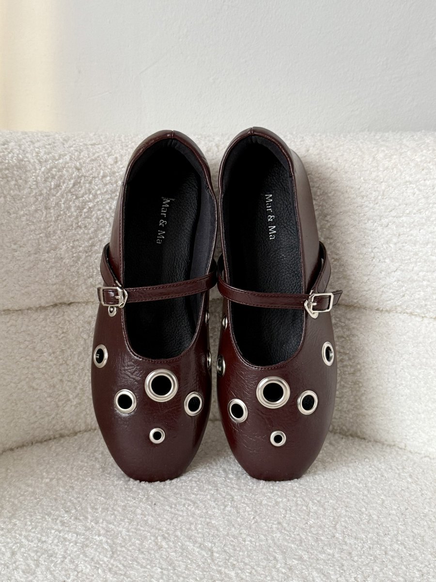 nemuin flatshoes lokal brand CANTIK POOL, alasnya juga empuk nyaman banget 🥹🤎

point plus: kaki lebar friendly gabikin sakit buat dipakai jalan jauh, designnya juga gemes 🫶🏻