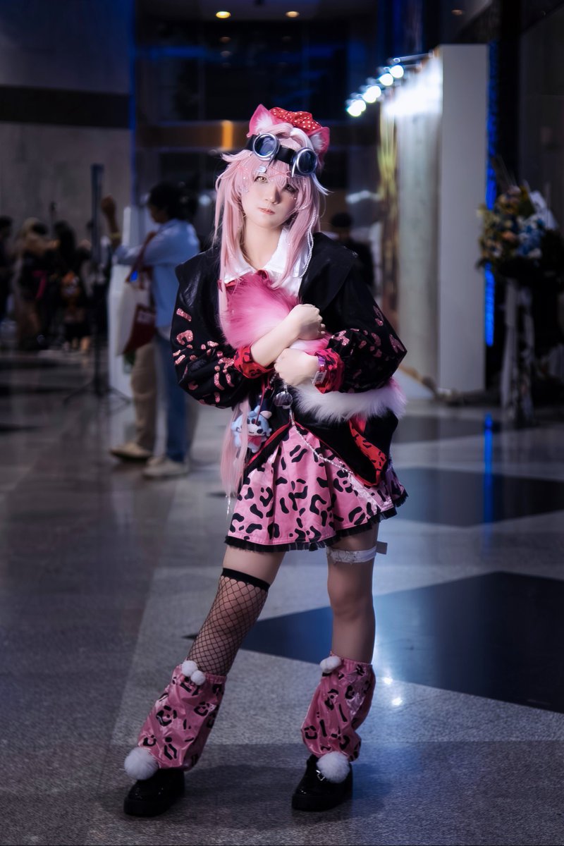 LR_heh's tweet photo. Beggg cat meannnnnnnn ...?🐱💕
📷: @R_Heiliss
#RaorArt #AFAID25 #HololiveEN #hololive #hololivecosplay https://t.co/upvTOfmwyD