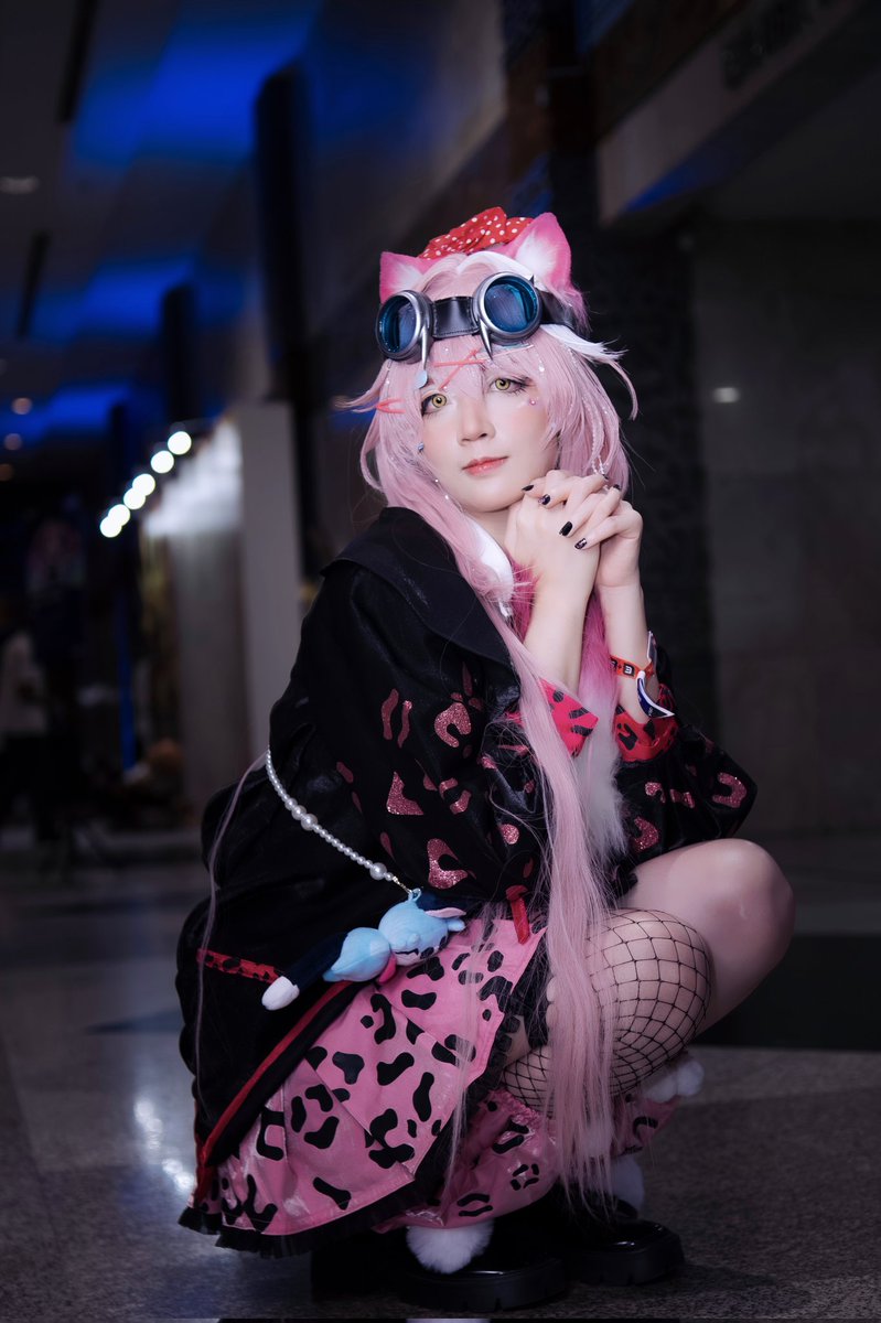 LR_heh's tweet photo. Beggg cat meannnnnnnn ...?🐱💕
📷: @R_Heiliss
#RaorArt #AFAID25 #HololiveEN #hololive #hololivecosplay https://t.co/upvTOfmwyD