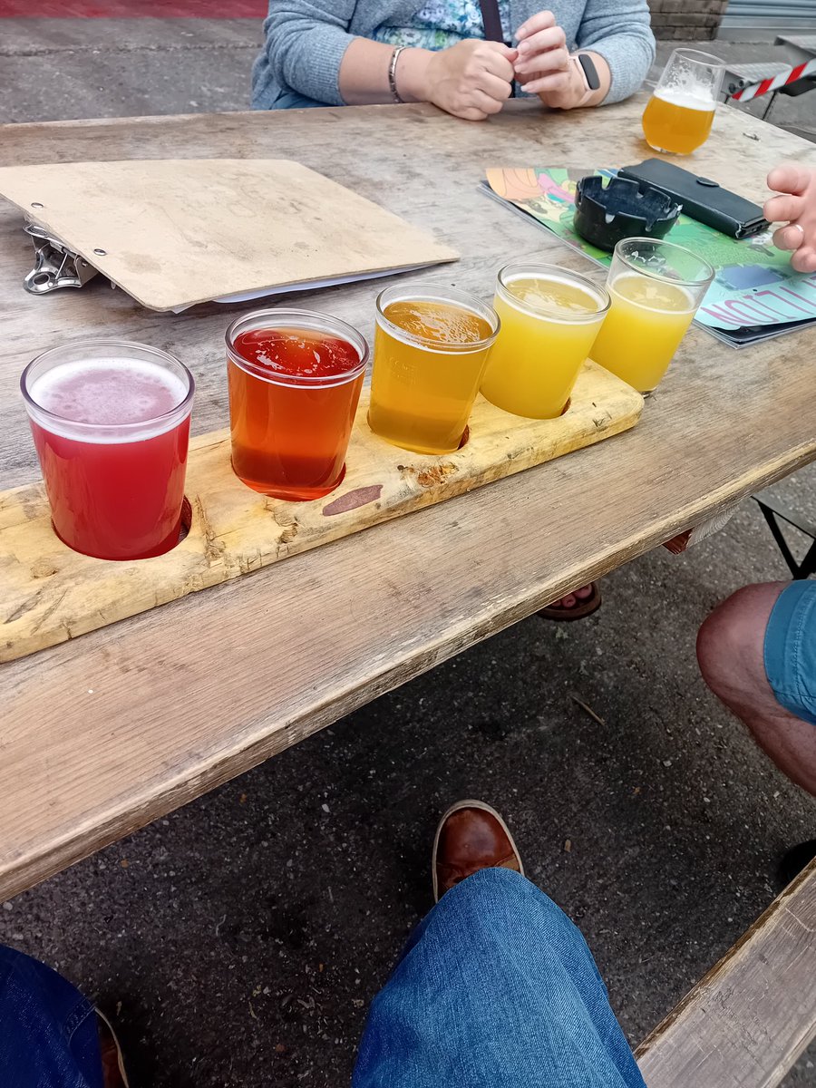 Over  at the <a href="/LiquidLightBrew/">Liquid Light Brew Co</a> Taproom drinking Dark  Hollow Porter, Hazy Cosmic Jive Neipa,  Only Tommorow Session Pale,  Veloria Blueberry &amp; Lemon Radler Sour, Little Lies Raspberry Cherry Cheesecake Sour, Entertain Us Dipa very enjoyable visit :) 
@liquidlightbrewco