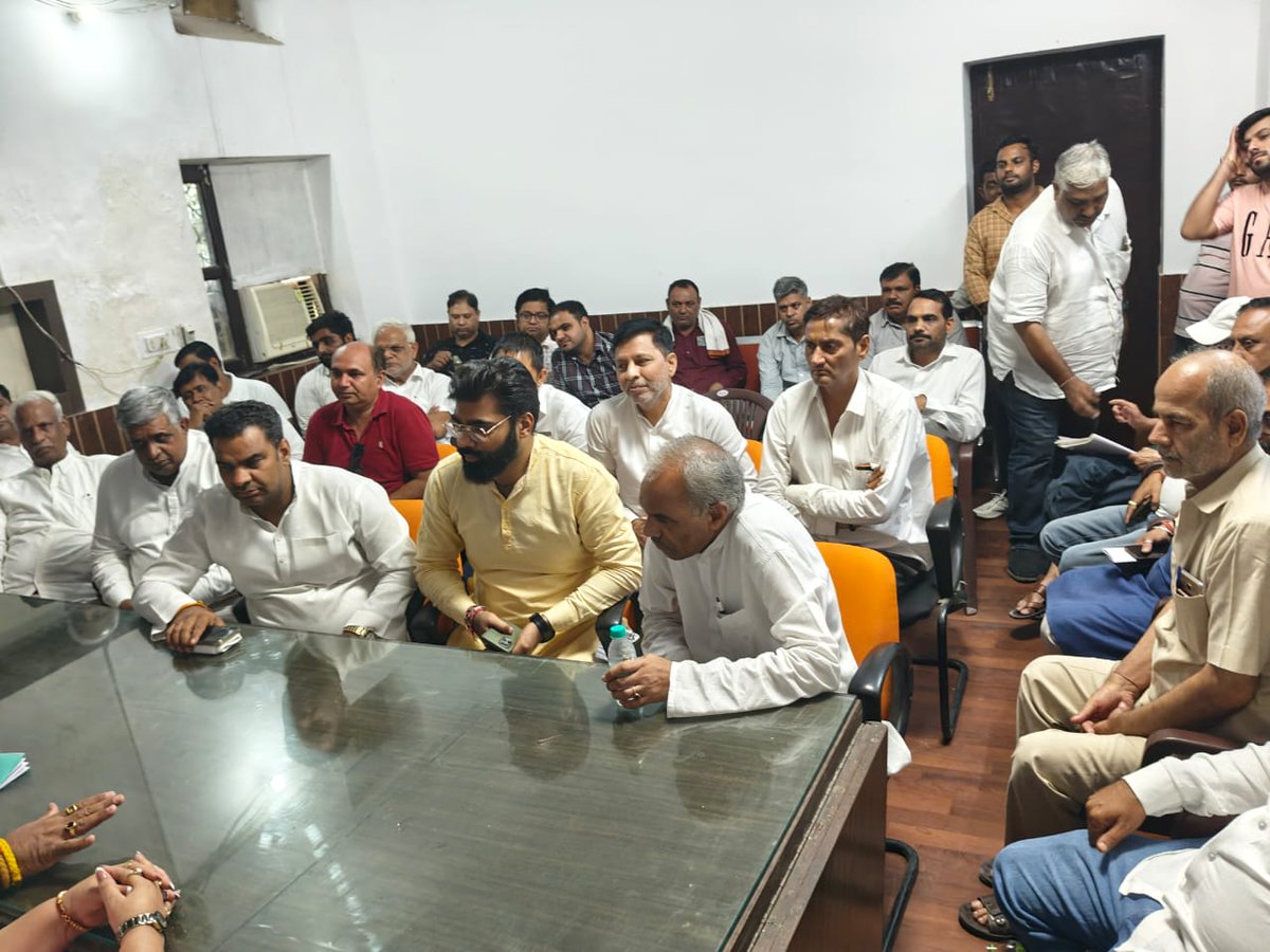 Lakhan Singla INC (@lakhansinglainc) on Twitter photo आज दिनाँक 14/06/2025
बैठक नंबर 3
कांग्रेस संगठन सृजन अभियान के अनुसार जिला गुडगाँव के गुडगाँव विधानसभा के सभी कांग्रेस कार्यकर्ताओं से आगामी संगठन विस्तार पर जानकारी लेते हुए साथ है प्रभारी रामनिवास और देवेश जी
<a href="/RahulGandhi/">Rahul Gandhi</a>
<a href="/kharge/">Mallikarjun Kharge</a>
<a href="/kcvenugopalmp/">K C Venugopal</a>
<a href="/GCC_MP/">GC ChandraShekhar</a> <a href="/JitendraBaghel_/">Jitendra Baghel / जितेन्द्र बघेल</a> आज दिनाँक 14/06/2025
बैठक नंबर 3
कांग्रेस संगठन सृजन अभियान के अनुसार जिला गुडगाँव के गुडगाँव विधानसभा के सभी कांग्रेस कार्यकर्ताओं से आगामी संगठन विस्तार पर जानकारी लेते हुए साथ है प्रभारी रामनिवास और देवेश जी
<a href="/RahulGandhi/">Rahul Gandhi</a>
<a href="/kharge/">Mallikarjun Kharge</a>
<a href="/kcvenugopalmp/">K C Venugopal</a>
<a href="/GCC_MP/">GC ChandraShekhar</a> <a href="/JitendraBaghel_/">Jitendra Baghel / जितेन्द्र बघेल</a>