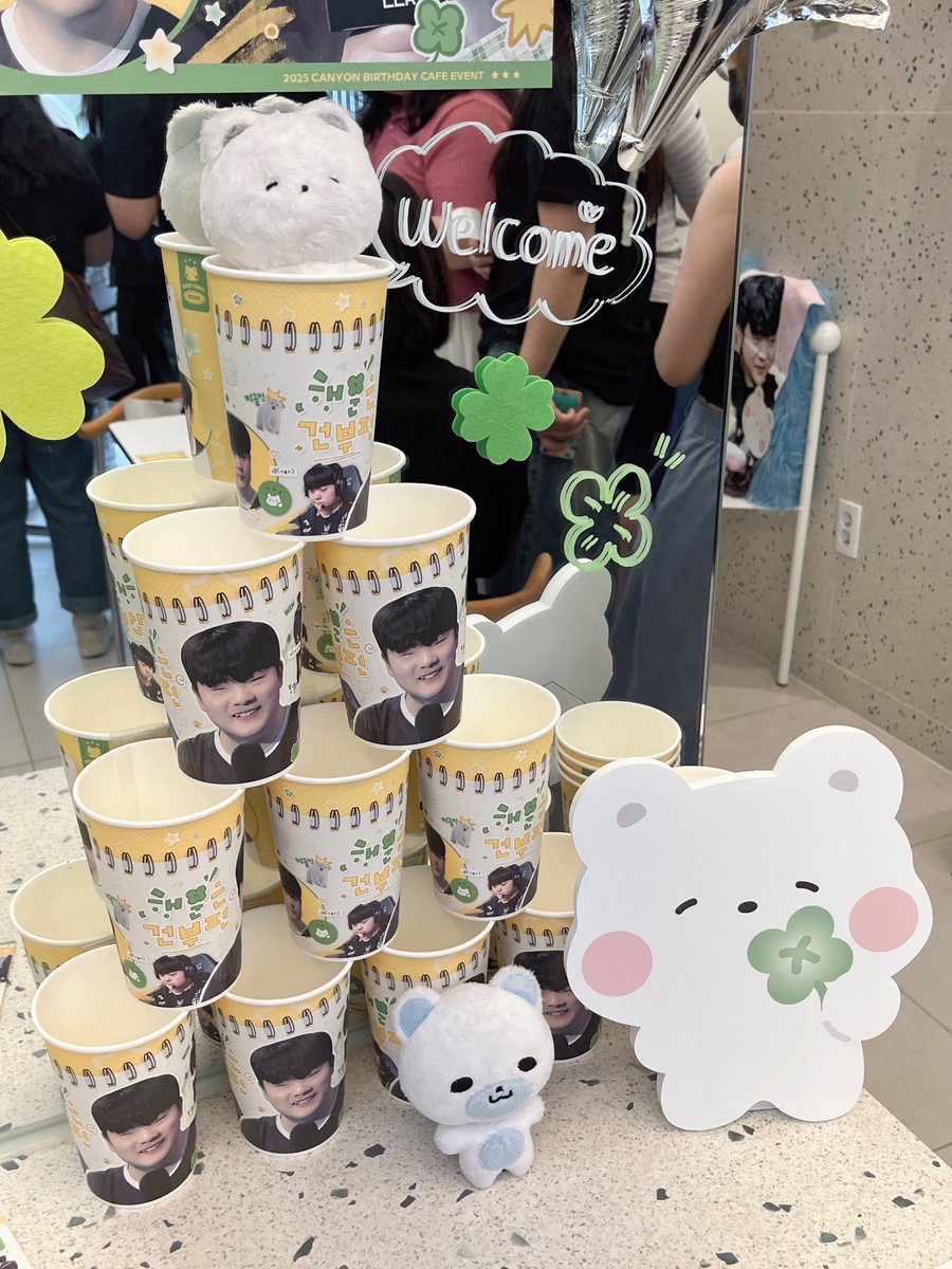 너무 정성이 느껴지는 공간
생일축하boo🐻‍❄️🤍 #행운은_건부편