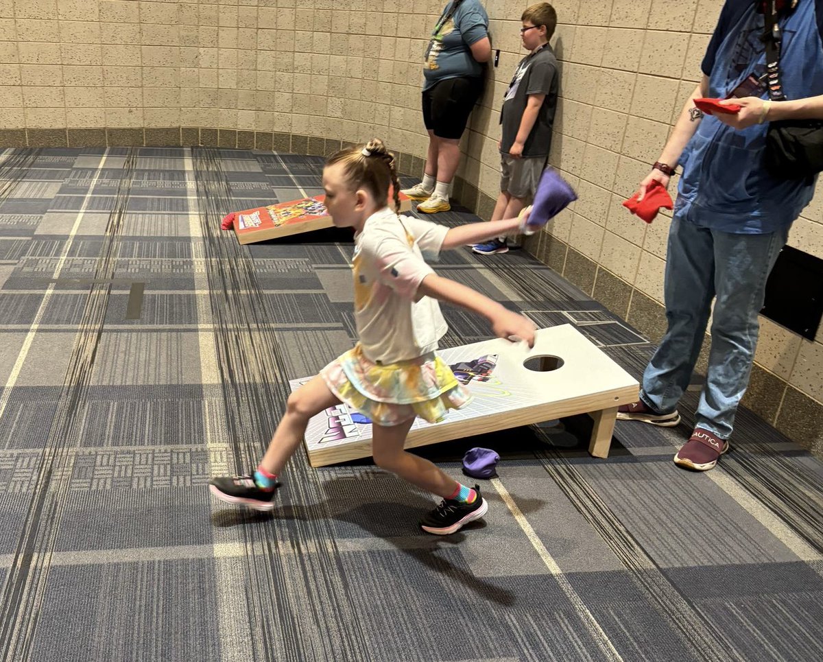 BotCon's tweet image. We want to thank all of our participants in the Energon Toss competition! Our champions this year are the Brapticons, with our runner-ups being Duane and Lisa! 

The winners received great prizes from Yolopark!

#botcon #energon #cornhole #championship #competition @yolopark