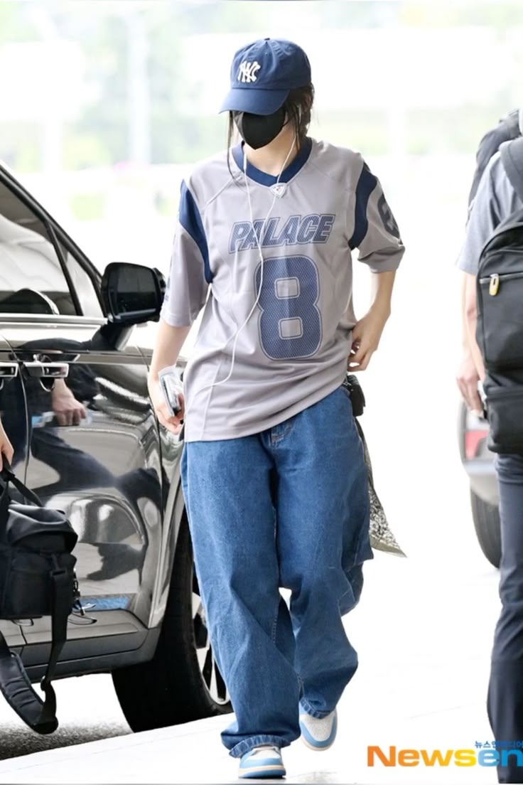 mintcarebear's tweet photo. THIS MINJI AIRPORT FASHION LOOK IS SIMPLE BUT SO ATTRACTIVE https://t.co/o4bHdx04Ar