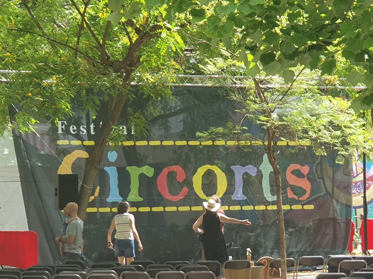 Cristinabcn28's tweet photo. Gran #Circorts, 26 anys al Districte i seguim.
Música, alegria, somriures... aquesta tarda encara hi sou a temps.
Carrer Benavent.
@juntsxcatlcorts https://t.co/123DWMvr3y