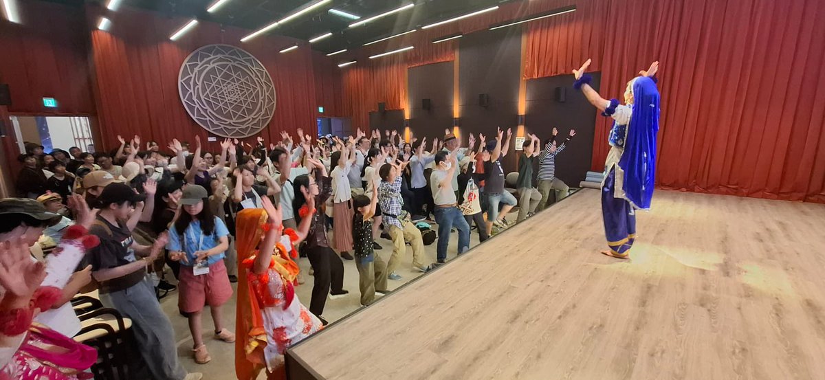 India in Japanインド大使館 (@indianembtokyo) on Twitter photo 🎶 Culture in Motion!
Another round of joy and movement lit up the Pavilion as PJ Flow Group returned with a Workshop on Bhangra, engaging and energizing evening visitors.
#BharatAtExpo2025 #IndiaAtExpo2025 #ConnectingHimalayasWithMountFuji #HelloEXPO2025
<a href="/IndianConsOsaka/">India In Osaka</a> 🎶 Culture in Motion!
Another round of joy and movement lit up the Pavilion as PJ Flow Group returned with a Workshop on Bhangra, engaging and energizing evening visitors.
#BharatAtExpo2025 #IndiaAtExpo2025 #ConnectingHimalayasWithMountFuji #HelloEXPO2025
<a href="/IndianConsOsaka/">India In Osaka</a>