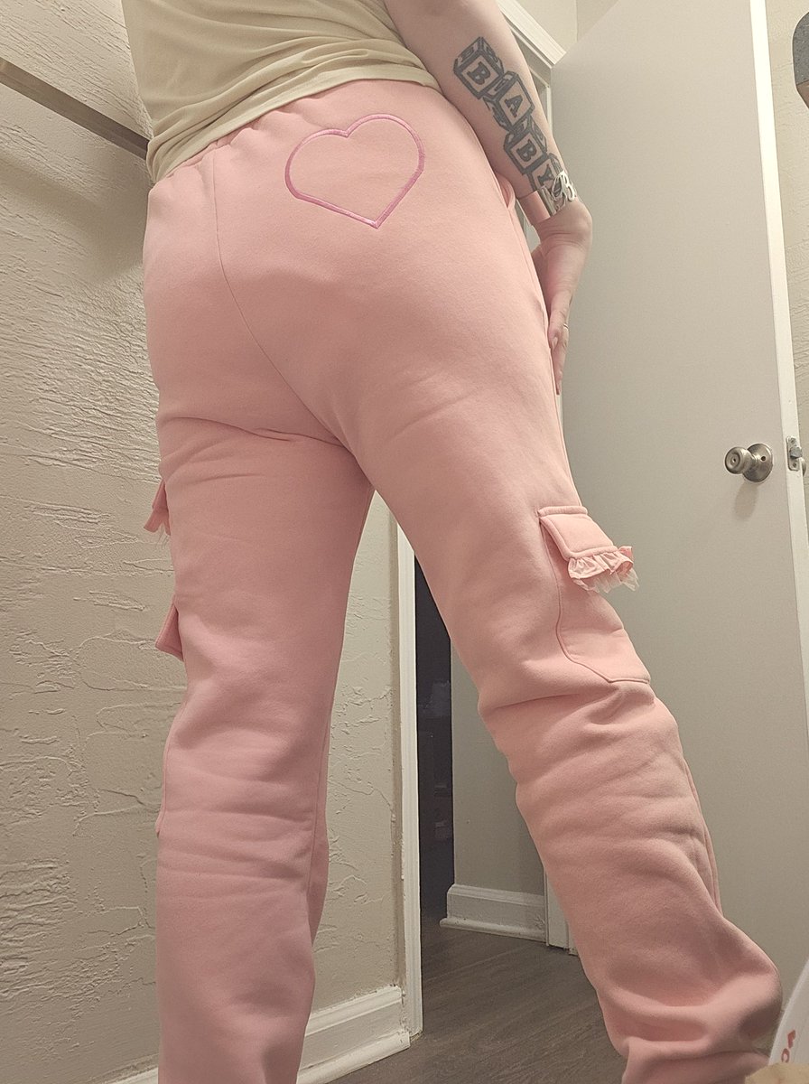 Might be the comfiest sweatpants I've ever worn 🩷

~ <a href="/BabyYourDoll/">BabyYourDoll</a>