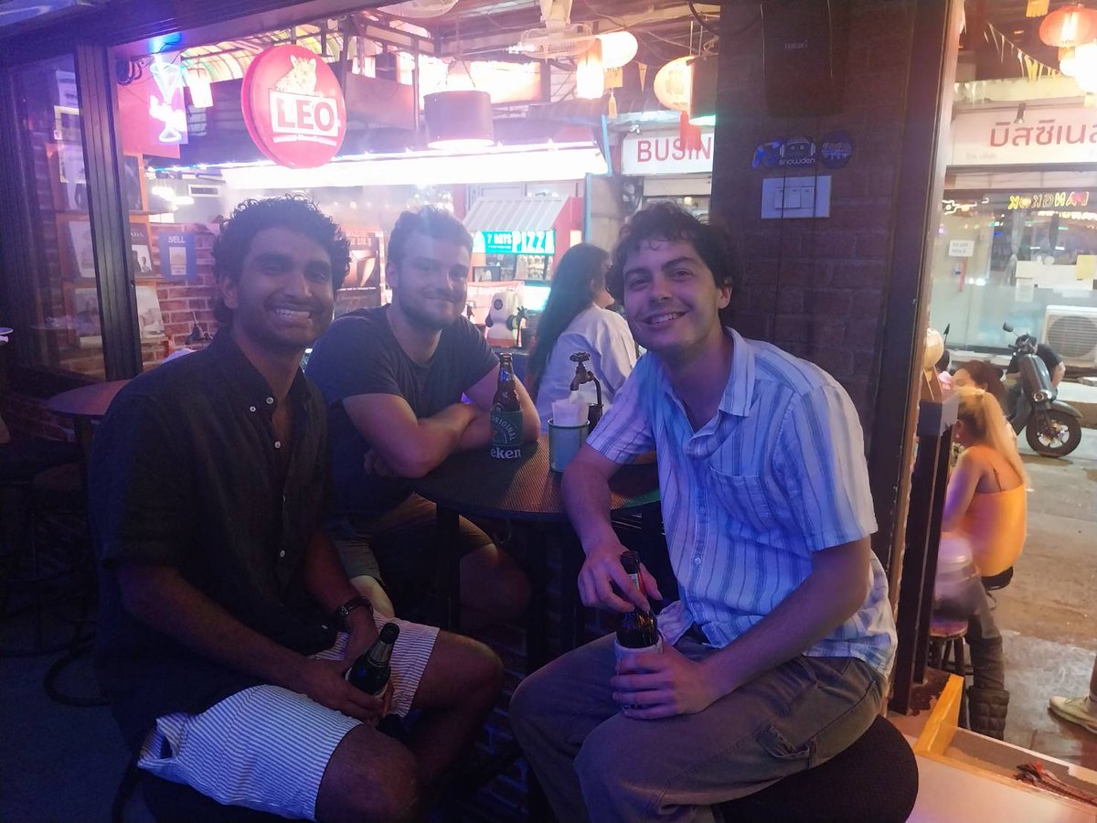 orangebarbkk's tweet photo. 🍹 Hidden gem in Sukhumvit 11/1? Found it.
Cocktails, vibes & music till late late night.
The kind of bar you tell your friends about—after you’ve recovered.
#BangkokNights #Sukhumvit11 #LateNightBar #OrangeBarBKK https://t.co/cLqPrzgSnp