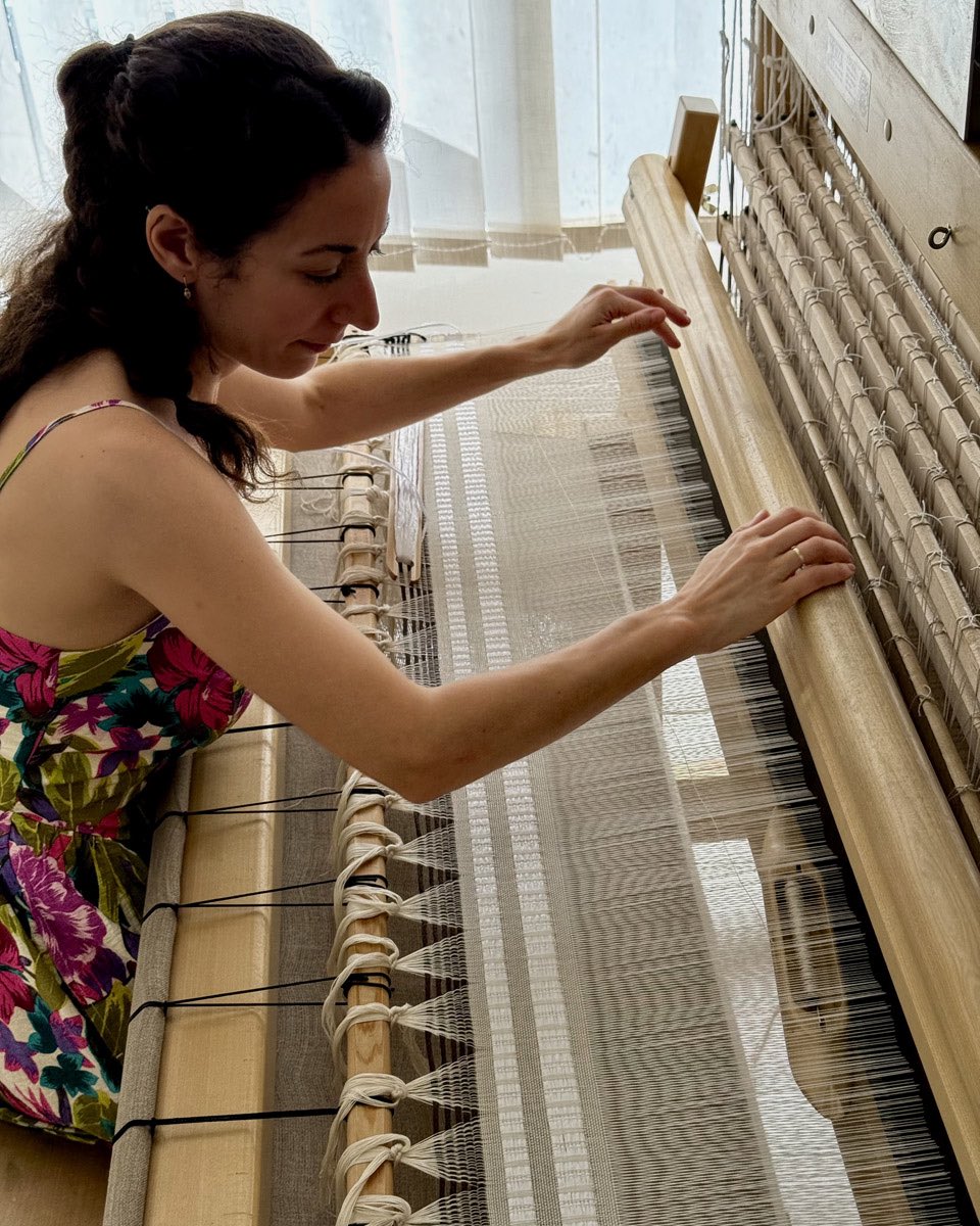 PressGreekEmbas's tweet photo. 🧵#mariasigma #katerinanakou #alexandrabissa  #weaving #loom #handwoven #textileart
#fiberartist #sustainabletextiles  #art #heritage #tradition #textiles
#naturaltextiles #artisanweaving 🪡 https://t.co/5b9XRIX5HM