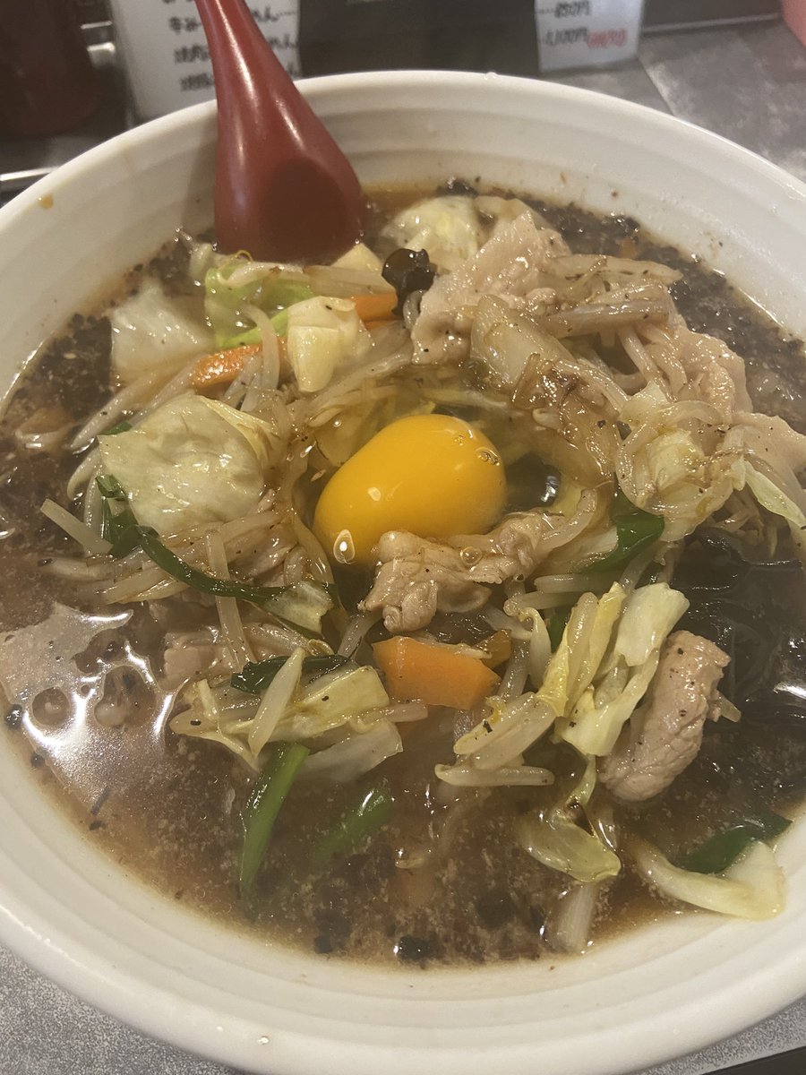 何の気なしに入った初見中華屋のスタミナラーメン…
DASH村をテレビで流してるのもポイント高い 