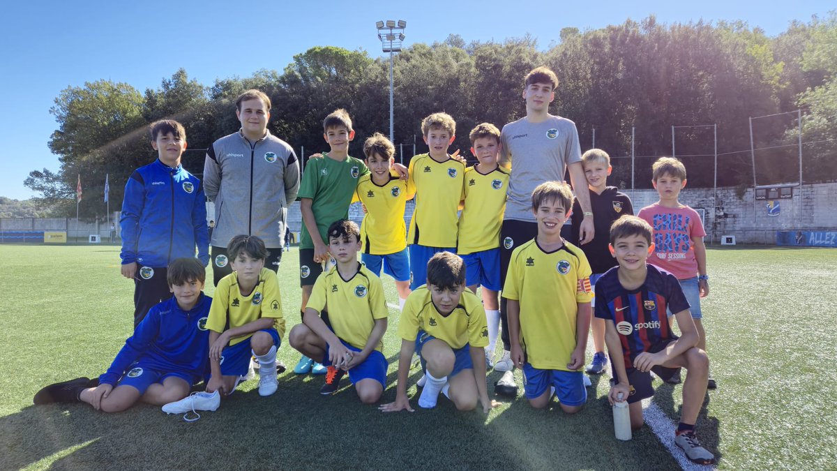 PairoArnau's tweet photo. Després de quasi 14 temporades dic adeu al Club Esportiu Banyoles, el club de la meva vida. Ha estat la millor etapa de la meva vida. Vaig començar com a jugador quan era un nen i me'n vaig més d’una dècada després. https://t.co/srk4Umo4o7