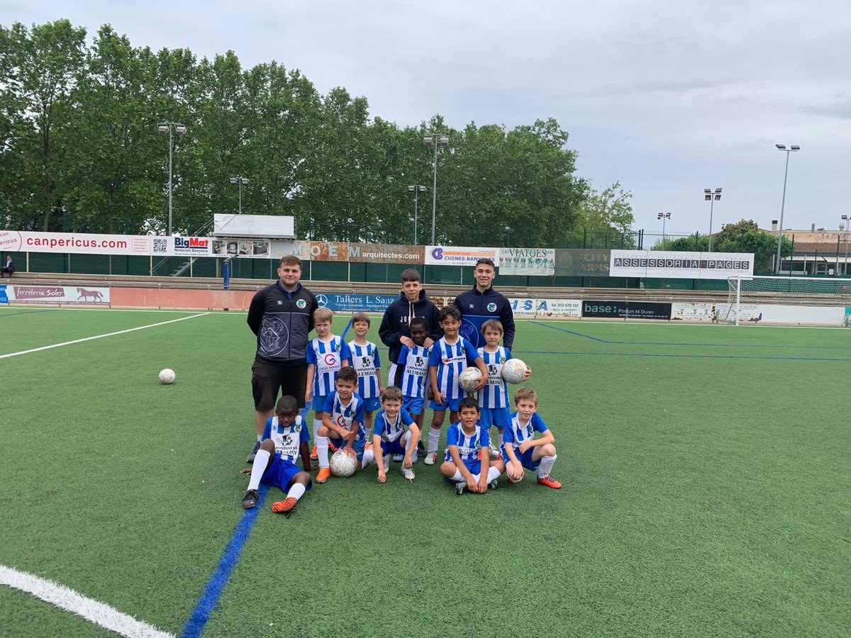 PairoArnau's tweet photo. Després de quasi 14 temporades dic adeu al Club Esportiu Banyoles, el club de la meva vida. Ha estat la millor etapa de la meva vida. Vaig començar com a jugador quan era un nen i me'n vaig més d’una dècada després. https://t.co/srk4Umo4o7