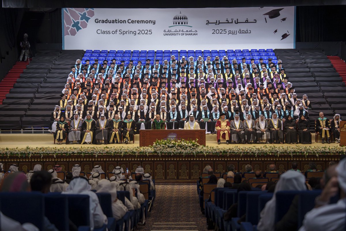 سلطان بن أحمد القاسمي يشهد حفل تخريج طلاب جامعة الشارقة

bit.ly/3FXnRyj