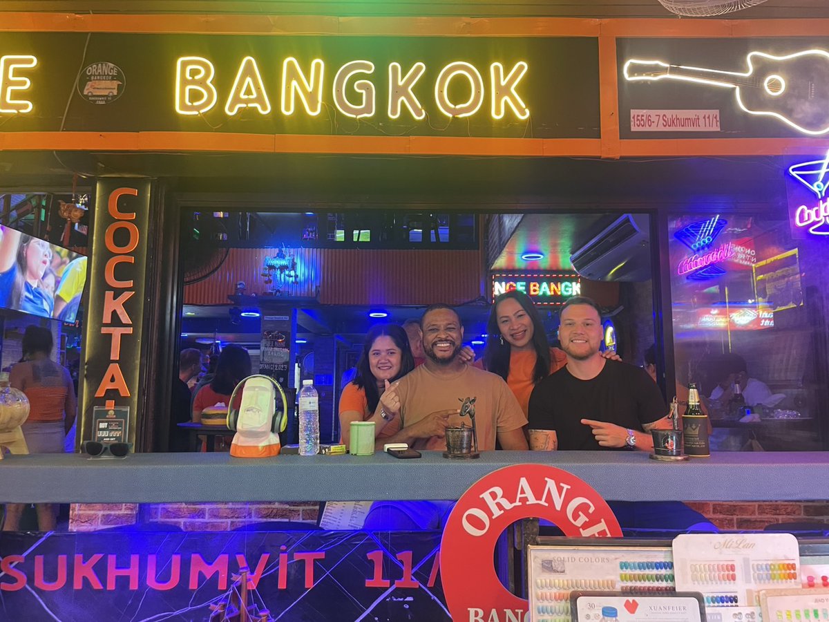 orangebarbkk's tweet photo. 🍹 Hidden gem in Sukhumvit 11/1? Found it.
Cocktails, vibes & music till late late night.
The kind of bar you tell your friends about—after you’ve recovered.
#BangkokNights #Sukhumvit11 #LateNightBar #OrangeBarBKK https://t.co/cLqPrzgSnp