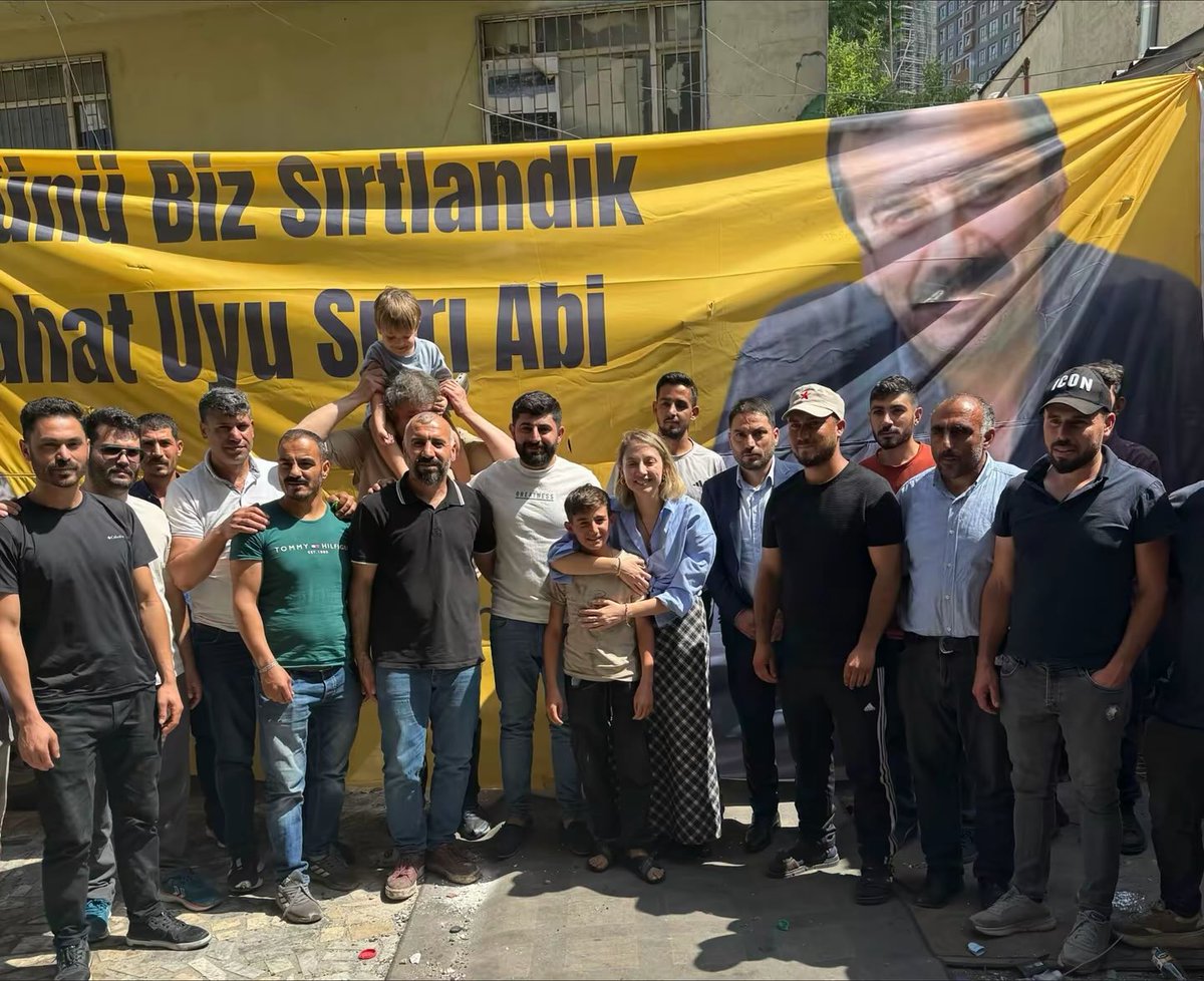 <a href="/PervinBuldan/">Pervin BULDAN</a> Babasının kızı  <a href="/cerenonder_/">Ceren Önder Kandemir</a>   Babasının izinden emekçilerin yanında. Bizim yanımızda olduğun için  bizde herzaman. Yanında olacağız 🙏