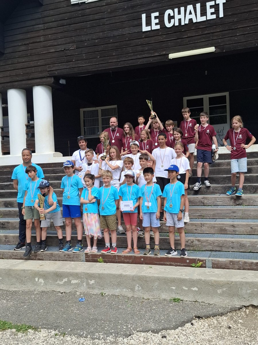✨CHAMPIONNAT DE FRANCE DES ÉCOLES ️✨️
🏆St Joseph Vice-Championne de France!! 🥈 
Magnifique nouvelle en provenance d'Autrans où l'école St Joseph vient d'être sacrée Vice-Championne de France des écoles!! 👏
Un grand bravo aux enfants et à leur capitaine Pascal!