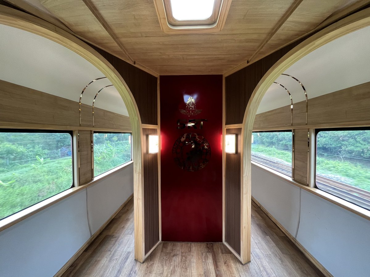 Cherrycoffeeme's tweet image. ไปขึ้นรถไฟ SRT Royal Blossom รูท กรุงเทพ-กาญจนบุรี มาค่ะ!

- รถไฟเป็นขบวนเก่าส่งตรงจากฮอกไกโดค่ะ ข้างในหรูหราน่านั่ง เบาะนุ่ม แอร์เย็นฉ่ำ

- รูทนี้ออกจากหัวลำโพง&amp;gt;&amp;gt;ทางรถไฟสายมรณะ สะพานข้ามแม่น้ำแคว + เมืองมัลลิกา + กลับจากสถานีถ้ำกระแซ

- เดย์ทริป เหมาะกับคนหาทำและชอบอะไรใหม่ๆค่ะ!