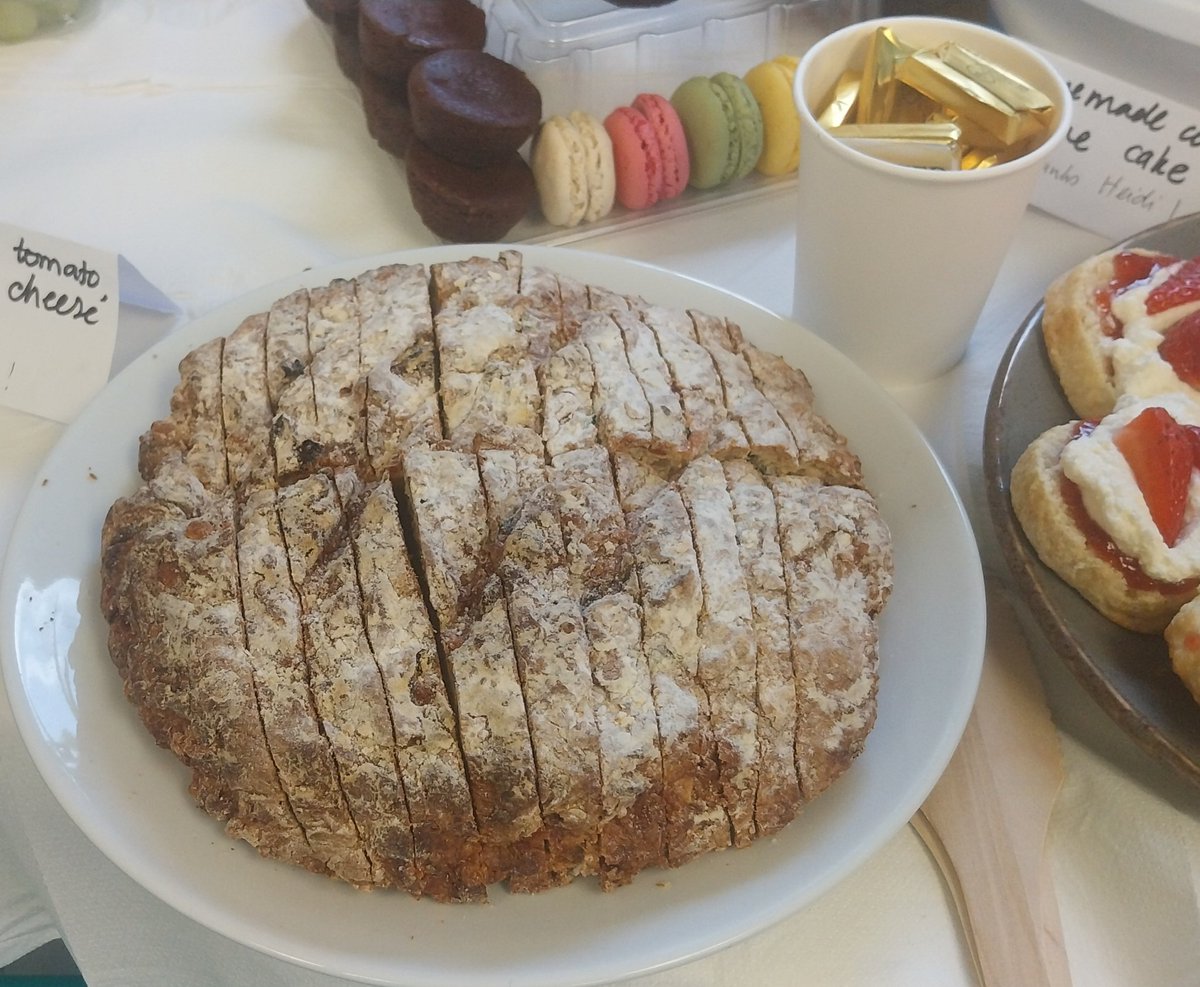 heidi_ed's tweet photo. We upped the ante again at #TeaAt3 this week.
We had scones (both Devon and Cornish style), macarons, 🥥 and lime 🎂,  jalapeño soda bread, coffee shortbread, brownies, and 🍉 
#MoreThanJustCake #BuildingCultureThroughRitual @RCollEM https://t.co/LUscTziKB6