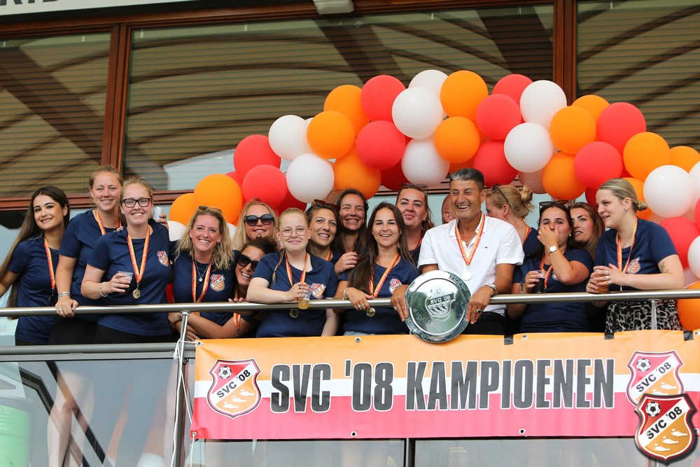 Slotdag <a href="/SVC_08/">SVC'08</a> met veel voetbalplezier en huldigingen! Richard van der Harst is Vrijwilliger van het Jaar! Trainer Michael Ros eert topscorer, talent en speler van het jaar. Speler van het seizoen 2024-25 is Patrick Bos!