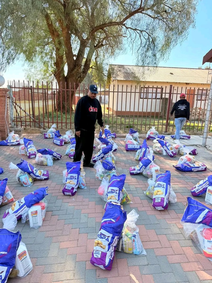 #Rekaofela
#Lesedifm 
#HappyFathersDay2025
<a href="/Mvololo/">Veli Moloi</a>
Ola Authi Ya Straata O Tshwere PANA MBASA Ka Mona Ka Nyakallong Allanridge, Kekopa Hore Happy Birthday Ho FANTA'S DE DJ O Etsa Mosebetsi O Motle O Etsa BIRTHDAY CHARITY DRIVE Ofa Malapa A Hlokang Grocery Sena Ke Selemo Sabo 15