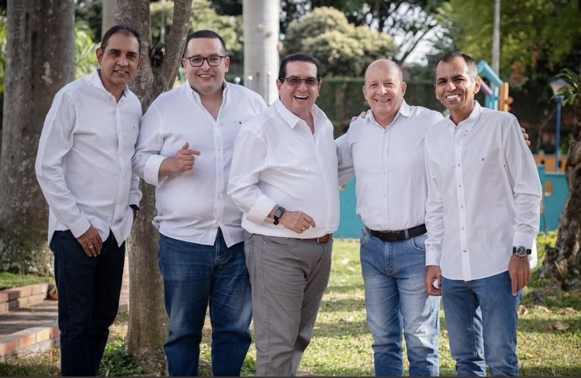 Sergio Prada (@serpra72) on Twitter photo Hoy 9 pm los esperemos con un especial que hemos preparado en <a href="/ExtratiempoCO/">ExtratiempoCO</a> de todo lo que sucedió hace un año. <a href="/wilpeco/">Willi peña correa</a> <a href="/FabianReporta/">Fabián Blanco</a> <a href="/Jextratiempo/">JAVIER O MANTILLA</a> <a href="/serpra72/">Sergio Prada</a>. Por YouTube Extratiempo plus, página web Extratiempo online. Hoy 9 pm los esperemos con un especial que hemos preparado en <a href="/ExtratiempoCO/">ExtratiempoCO</a> de todo lo que sucedió hace un año. <a href="/wilpeco/">Willi peña correa</a> <a href="/FabianReporta/">Fabián Blanco</a> <a href="/Jextratiempo/">JAVIER O MANTILLA</a> <a href="/serpra72/">Sergio Prada</a>. Por YouTube Extratiempo plus, página web Extratiempo online.