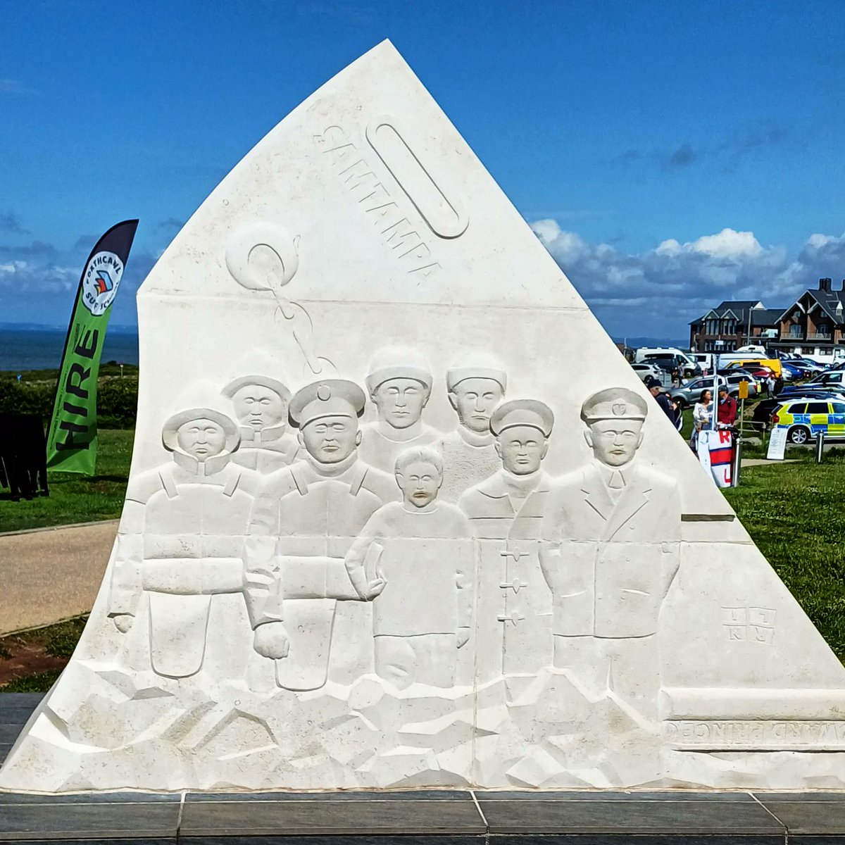 Remembering Those Lost at Sea: The S.S. Samtampa &amp; Mumbles Lifeboat Memorial ⚓️
In 1947, a storm wrecked the S.S. Samtampa off the south Wales coast. All 39 crew were lost.
Eight lifeboat volunteers died trying to save them.
This 2023 memorial in Porthcawl honours them.
#art