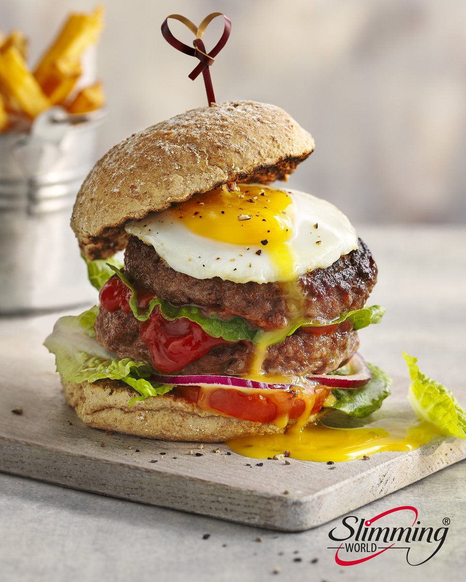 SW_EllaStuart's tweet photo. Treat Dad (or yourself!) this Father’s Day with the Big daddy burger – perfect for any meal and totally on plan! Slimming World members get tasty, seasonal recipes all year round to keep every occasion delicious and on track. 

Message me today – I'd love to welcome you 🫶. https://t.co/v8xhO0gSfi
