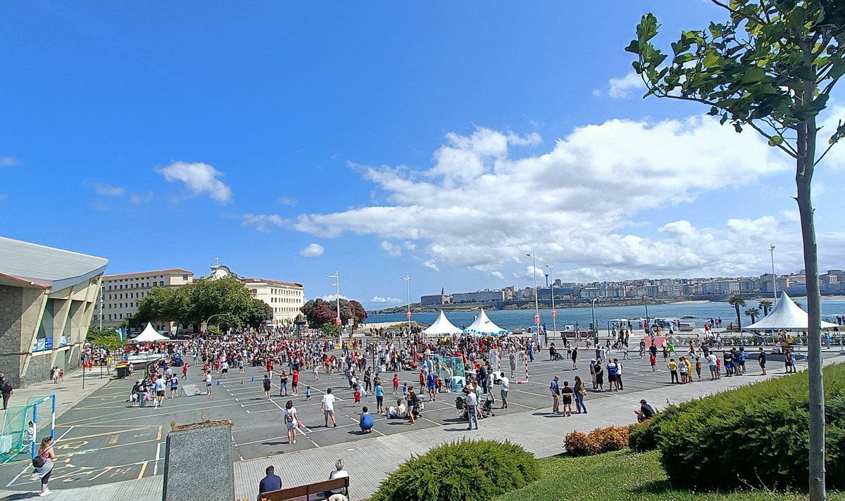 BlogBusurbano's tweet image. Ambientazo en Coruña, no #DíaDoDeporteNaRua, en #Riazor!
62 actvidades! 92 entidades!
A mové-lo corpo!
Ata as 14h aprox

Lembrade: #Lín7 desviada por Avda. da Habana en ida e volta! busurbano.blogspot.com/2025/06/linea-…