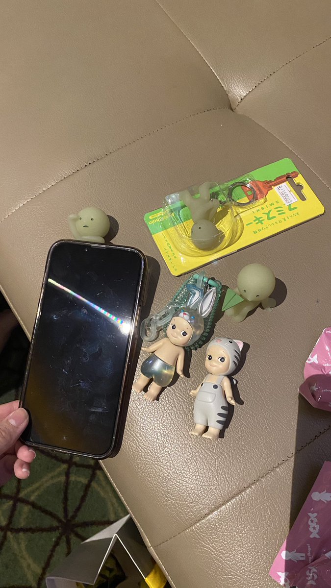 stopped collecting songel a year ago, iseng bgt beli karena udah ada official store nya di alsut. AND THEN I PULLED A SECRET???? shes soo cutee