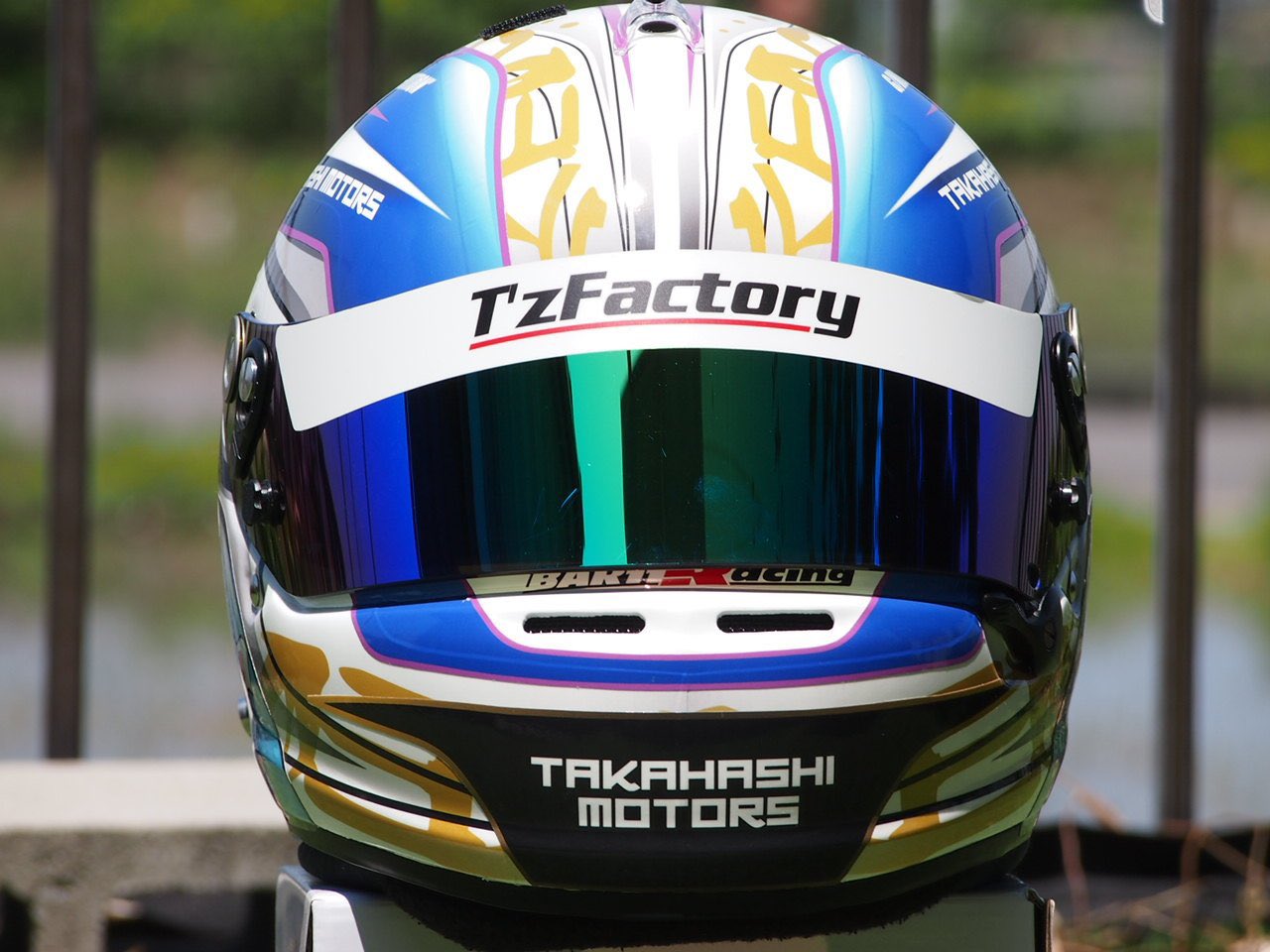 monocolle_helmet-display
